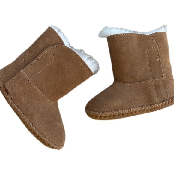 UGG brown booties - toddler/infant size 4 - Picture 1 of 1